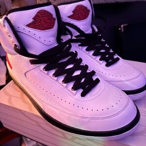 Air Jordan Retro 2s White and Black High-Top Sneakers size 10.5 rare 🔥🔥🔥